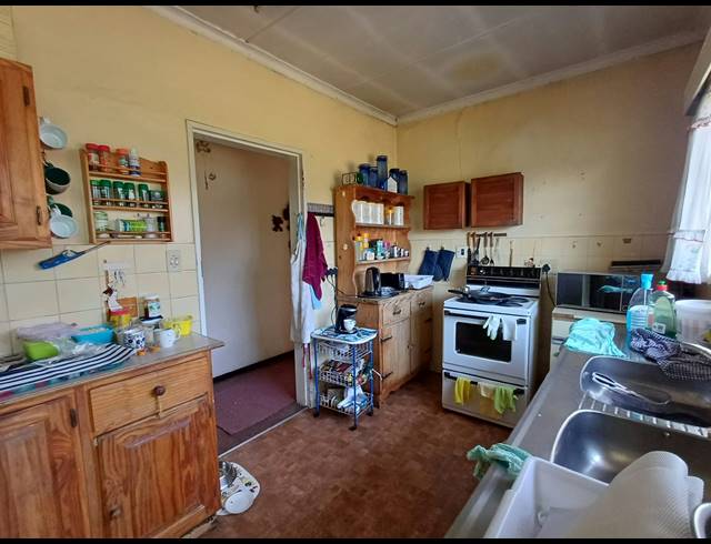 3 BEDROOM HOUSE FOR SALE IN DERSLEY